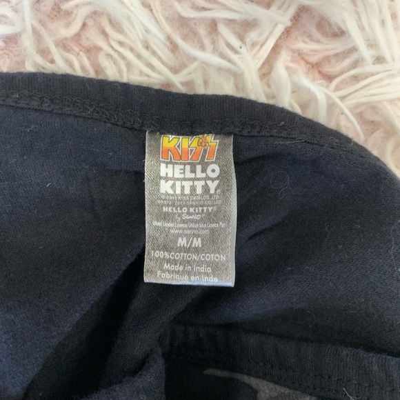 Hello kitty KISS T-shirt‼️SOLD‼️ - Picture 2 of 2